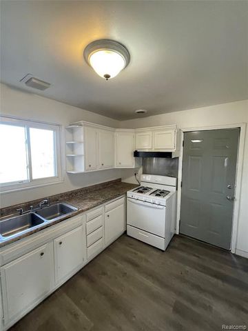 2116 Wood Street, Saginaw, MI 48638