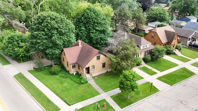 45 N Aldine Street, Elgin, IL 60123