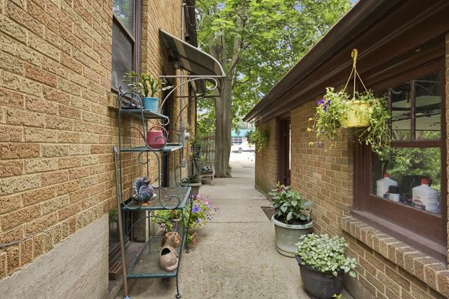 45 N Aldine Street, Elgin, IL 60123