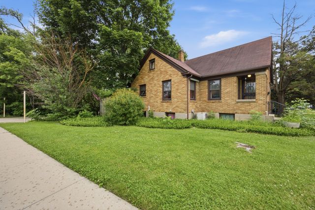 45 N Aldine Street, Elgin, IL 60123
