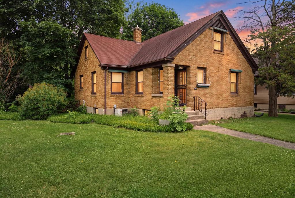 45 N Aldine Street, Elgin, IL 60123