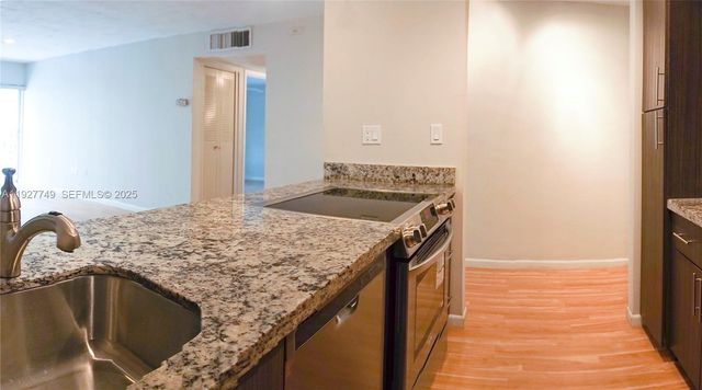 9651 SW 77th Ave 304E, Miami, FL 33156