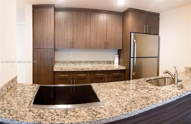 9651 SW 77th Ave 304E, Miami, FL 33156