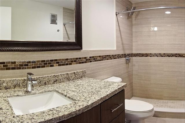 9651 SW 77th Ave 304E, Miami, FL 33156