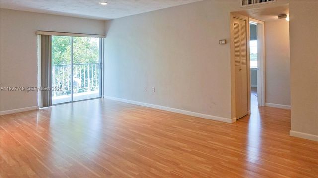 9651 SW 77th Ave 304E, Miami, FL 33156