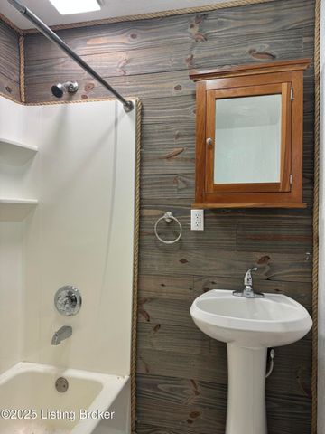 424 S 22nd St 2, Louisville, KY 40211