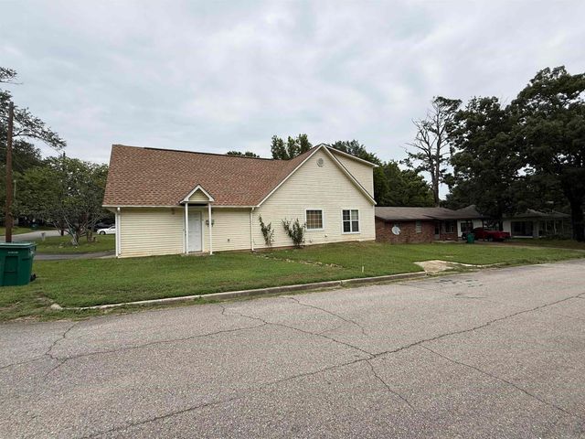 514 W Shepherd Street, Nashville, AR 71852