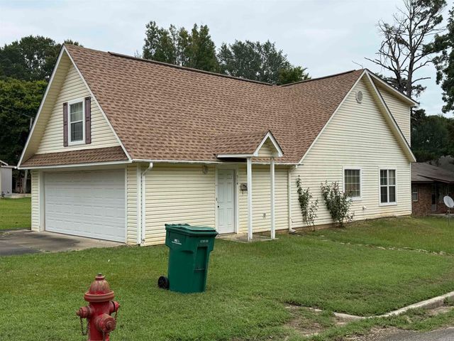 514 W Shepherd Street, Nashville, AR 71852