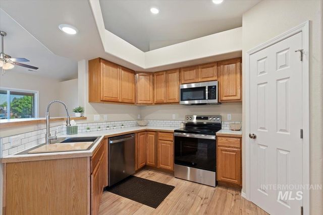 1397 W Silver Salmon Dr, Meridian, ID 83642