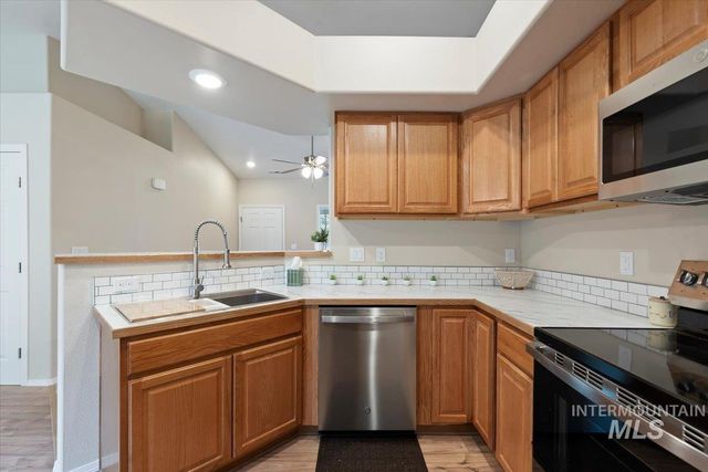 1397 W Silver Salmon Dr, Meridian, ID 83642