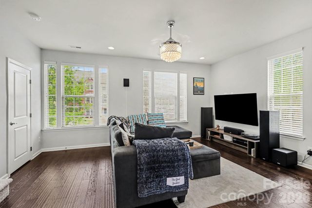 4011 Zilker Park Drive, Charlotte, NC 28217