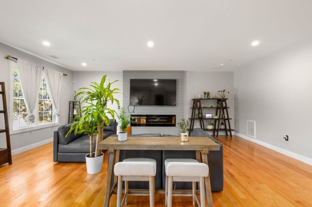 178 Robertson St 2, Quincy, MA 02169