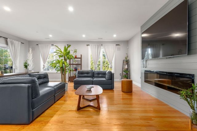 178 Robertson St 2, Quincy, MA 02169