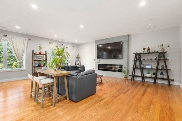 178 Robertson St 2, Quincy, MA 02169