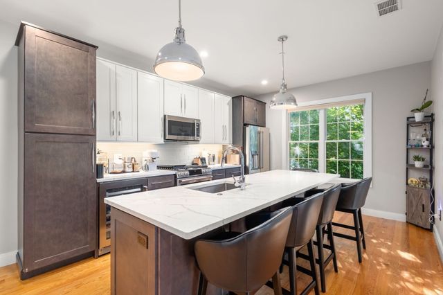 178 Robertson St 2, Quincy, MA 02169