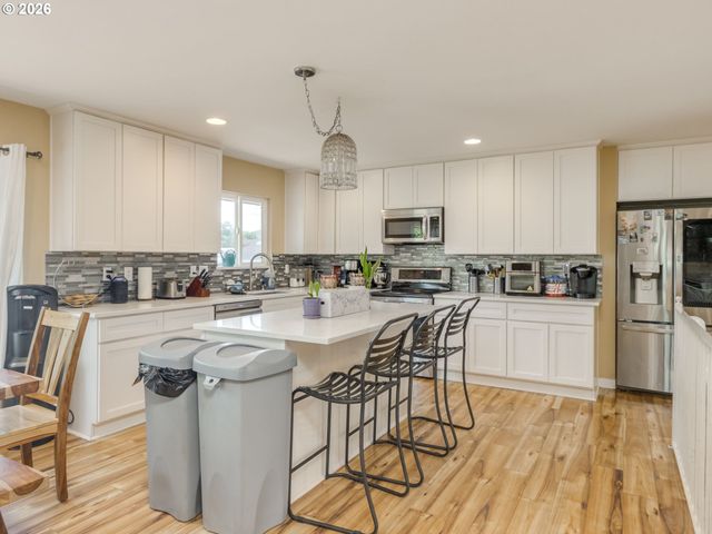 7913 Se CLACKAMAS Rd, Milwaukie, OR 97267