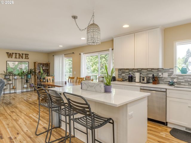 7913 Se CLACKAMAS Rd, Milwaukie, OR 97267