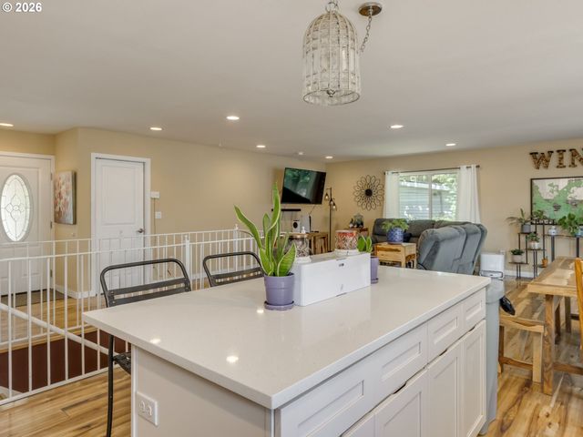 7913 Se CLACKAMAS Rd, Milwaukie, OR 97267