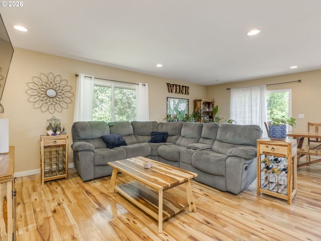 7913 Se CLACKAMAS Rd, Milwaukie, OR 97267
