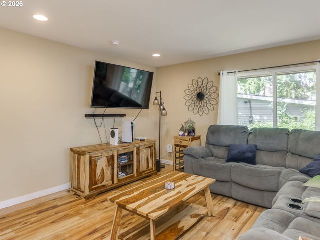 7913 Se CLACKAMAS Rd, Milwaukie, OR 97267