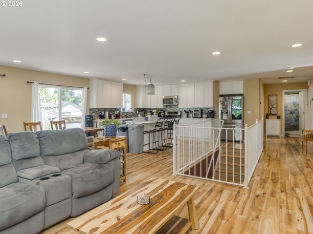 7913 Se CLACKAMAS Rd, Milwaukie, OR 97267