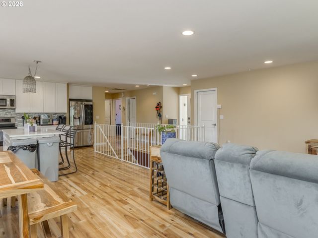 7913 Se CLACKAMAS Rd, Milwaukie, OR 97267