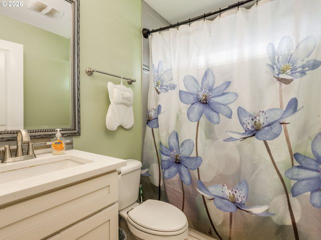 7913 Se CLACKAMAS Rd, Milwaukie, OR 97267