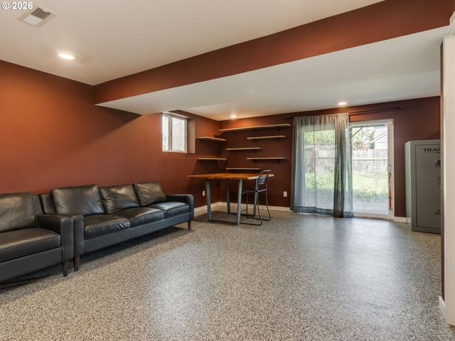 7913 Se CLACKAMAS Rd, Milwaukie, OR 97267
