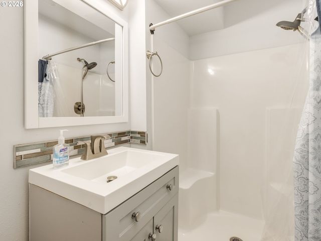 7913 Se CLACKAMAS Rd, Milwaukie, OR 97267