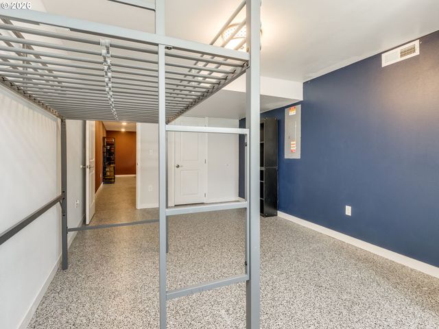 7913 Se CLACKAMAS Rd, Milwaukie, OR 97267