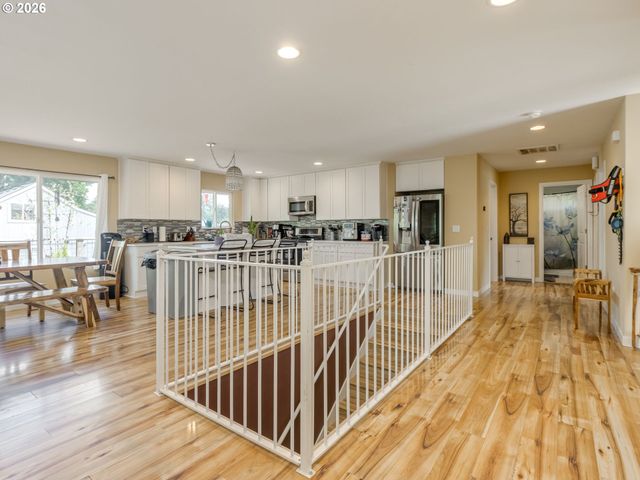 7913 Se CLACKAMAS Rd, Milwaukie, OR 97267