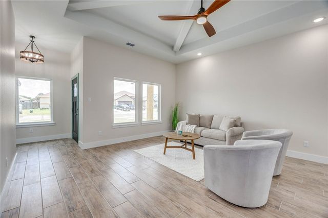 2509 Luzius Dr, Corpus Christi, TX 78418