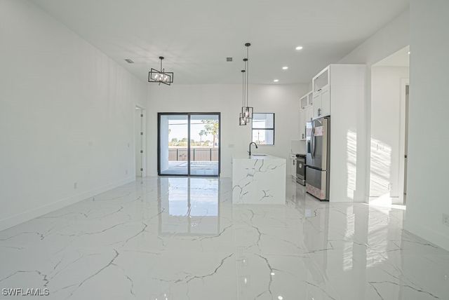 405 Kismet PKWY E, Cape Coral, FL 33909