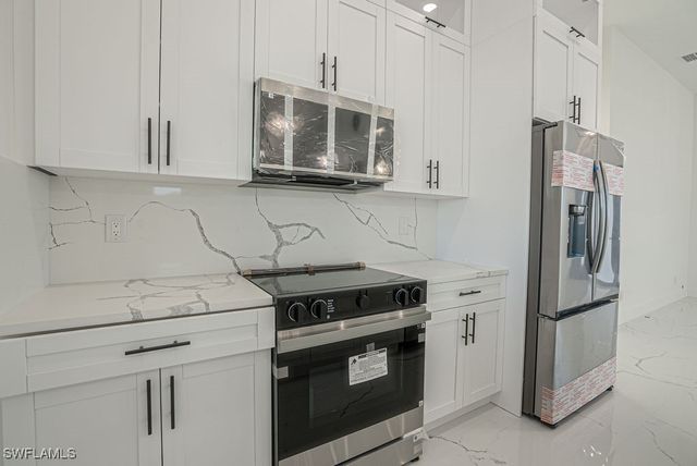 405 Kismet PKWY E, Cape Coral, FL 33909