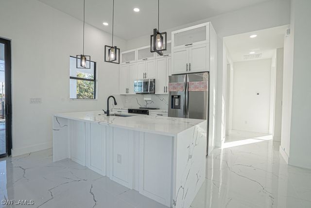 405 Kismet PKWY E, Cape Coral, FL 33909