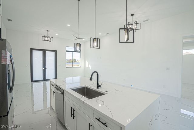 405 Kismet PKWY E, Cape Coral, FL 33909