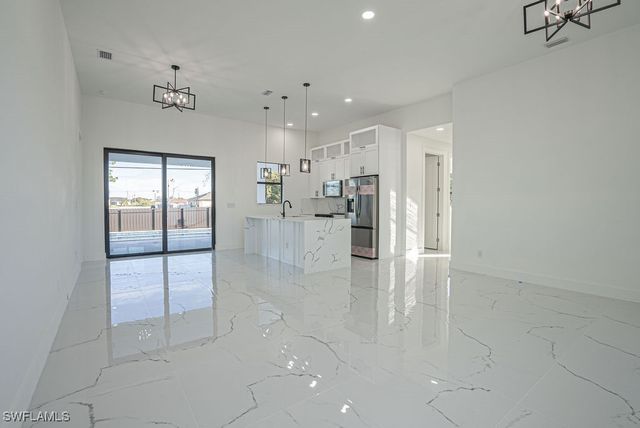 405 Kismet PKWY E, Cape Coral, FL 33909