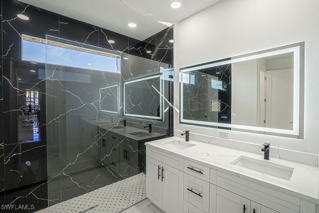 405 Kismet PKWY E, Cape Coral, FL 33909