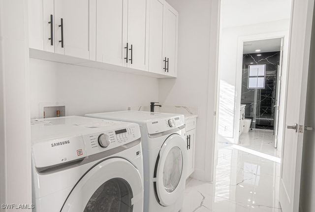 405 Kismet PKWY E, Cape Coral, FL 33909