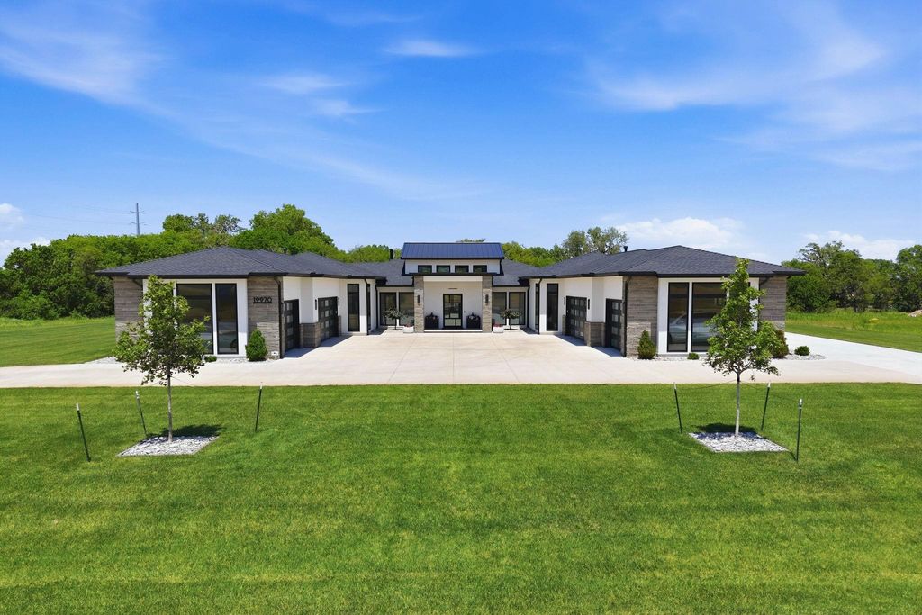 19970 W Hickory St, Goddard, KS 67052