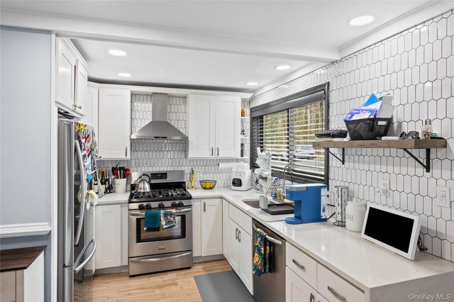 28 Old Cow Path, Miller Place, NY 11764