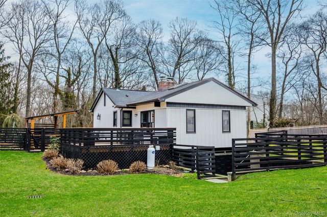 28 Old Cow Path, Miller Place, NY 11764