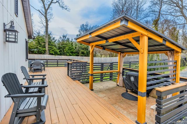 28 Old Cow Path, Miller Place, NY 11764