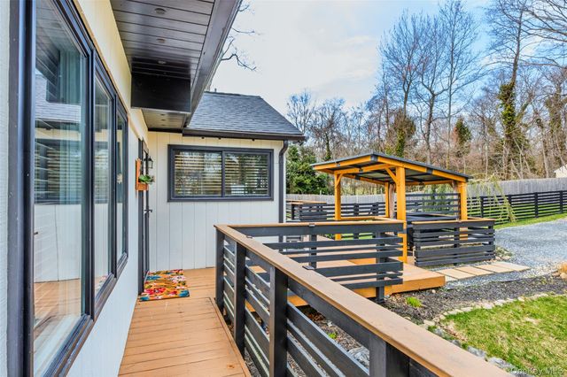 28 Old Cow Path, Miller Place, NY 11764