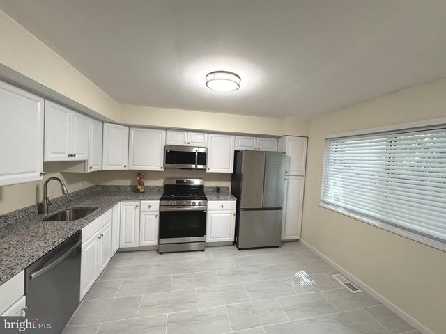 886 NEW MARK ESPLANADE, Rockville, MD 20850