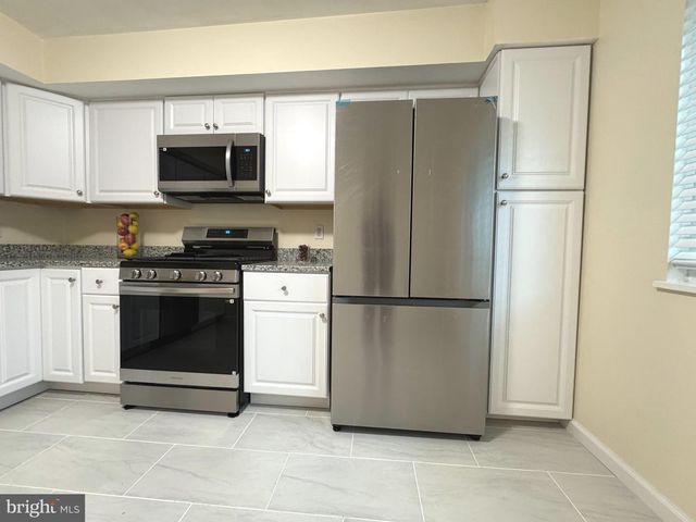 886 NEW MARK ESPLANADE, Rockville, MD 20850