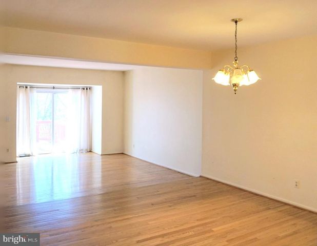 886 NEW MARK ESPLANADE, Rockville, MD 20850