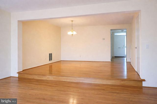 886 NEW MARK ESPLANADE, Rockville, MD 20850