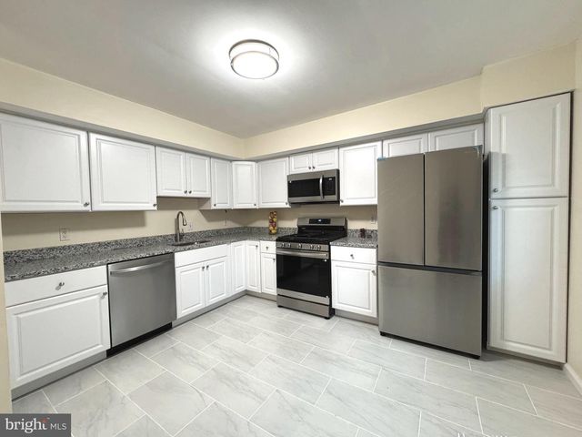 886 NEW MARK ESPLANADE, Rockville, MD 20850