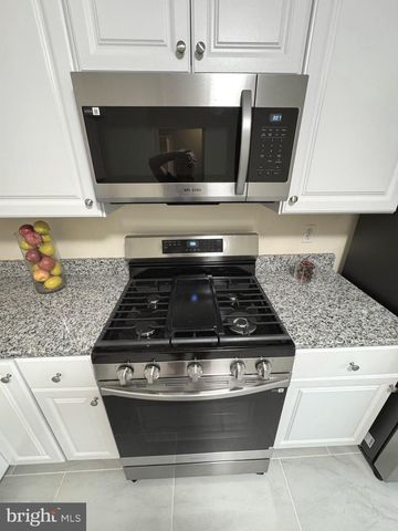 886 NEW MARK ESPLANADE, Rockville, MD 20850